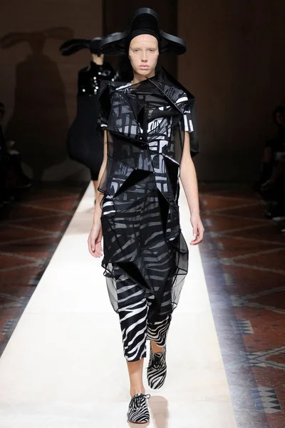 Look 37